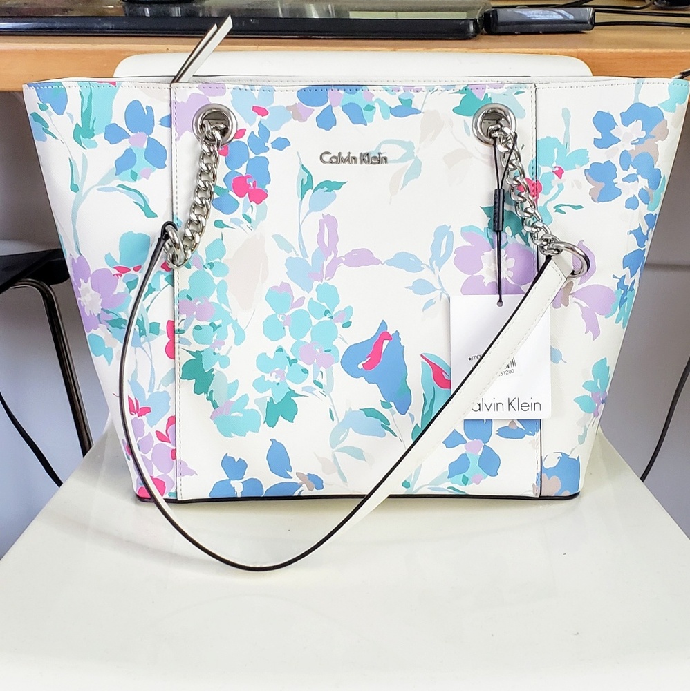STUNNING CALVIN KLEIN BRAND NEW FLORAL HANDBAG❤